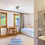 Konukevi A Nett's Nest 3*