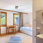 A Nett's Nest 3*